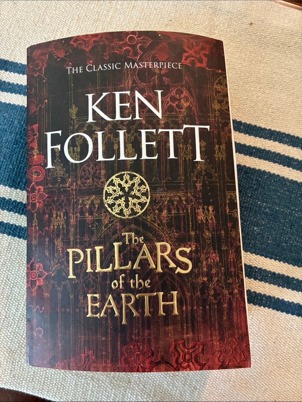 Paperback The Pillars of the Earth book written by Ken Follett